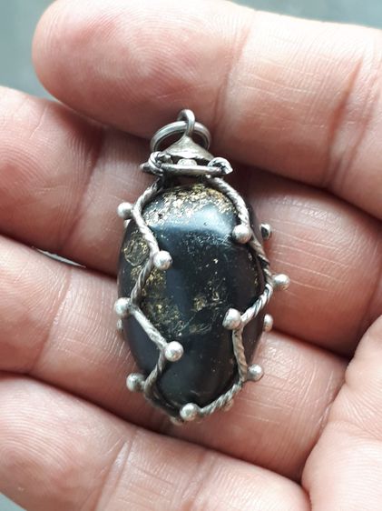 เหล็กไหล รูปทรงรี ขนาด 1.5 นิ้ว สีดำมัน แข็ง ผิวเป็นไปตามธรรมชาติ ยุบย่น มีน้ำหนัก สภาพสมบูรณ์ สวยงาม เก่า แท้ ทรงสวย หายากมาก ของแท้จากธรรม รูปที่ 9