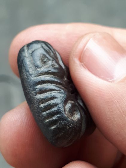 พระปิดตายันต์ยุ่ง หลังอูม พิมพ์คม เนื้อผงคลุกรัก เนื้อแห้ง จัดจ้าน สวย เก่า แท้ แปลก ไม่รู้ที่ รูปที่ 4