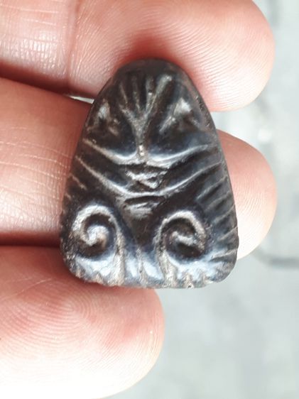 พระปิดตายันต์ยุ่ง หลังอูม พิมพ์คม เนื้อผงคลุกรัก เนื้อแห้ง จัดจ้าน สวย เก่า แท้ แปลก ไม่รู้ที่ รูปที่ 7