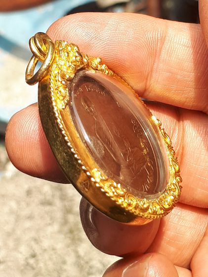 เหรียญ ทรงพระผนวช ร.9 ปี 2550 วัดบวรนิเวศวิหาร กทม. เนื้อทองแดง เหรียญขนาด 3 ซม. สภาพสวย สมบูรณ์ เดิมๆ แท้ เลี่ยมอัดกรอบเงินชุบทองมาเดิม รูปที่ 6