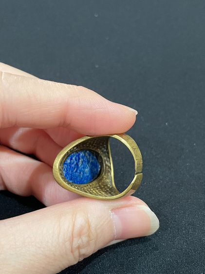 แหวนหัวลาพิส ลาซูลี ( Lapis lazuli )  ตัวเรือนทองเหลือง   รูปแบบสวยงาม สวมใส่สบาย ๆๆ ในวันสบาย ๆๆ  รูปที่ 8