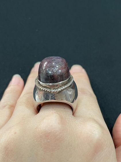 แหวนหัวพลอยแดงดิบ เรือนเงิน  รูปแบบสวยงาม สวมใส่สบาย ๆๆ ในวันสบาย ๆๆ  รูปที่ 18