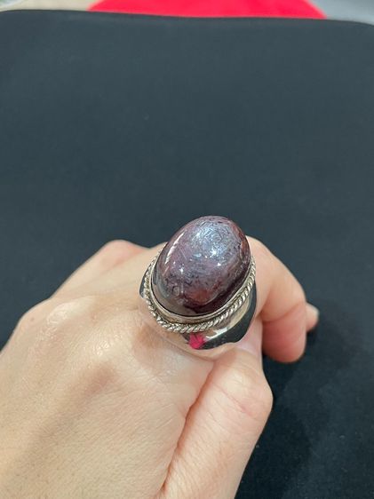 แหวนหัวพลอยแดงดิบ เรือนเงิน  รูปแบบสวยงาม สวมใส่สบาย ๆๆ ในวันสบาย ๆๆ  รูปที่ 9