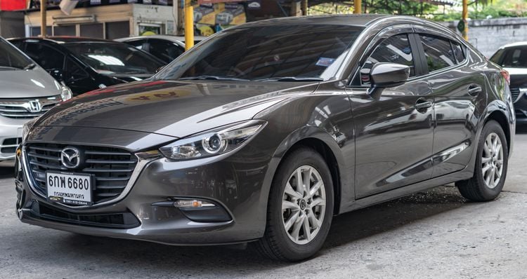 Mazda Mazda3 2017 2.0 E Sedan เบนซิน ไม่ติดแก๊ส เกียร์อัตโนมัติ น้ำตาล รูปที่ 2