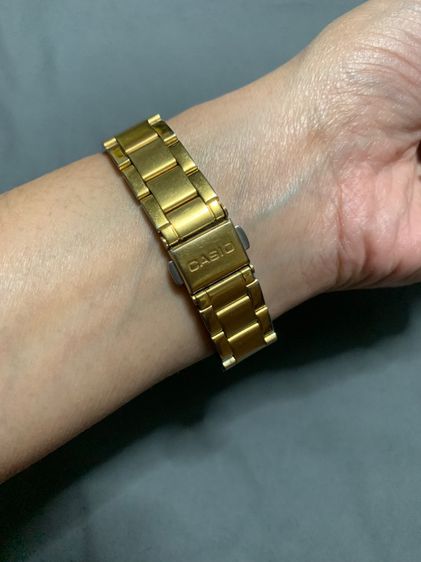 นาฬิกา Casio LTP-1165 ของแท้ (มือสอง)  หน้าปัดสีดำ สายสแตนเลสสีทอง ขนาดหน้าปัด 21 mm. รูปที่ 4
