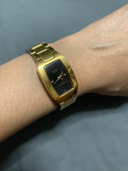 นาฬิกา Casio LTP-1165 ของแท้ (มือสอง)  หน้าปัดสีดำ สายสแตนเลสสีทอง ขนาดหน้าปัด 21 mm. รูปที่ 2