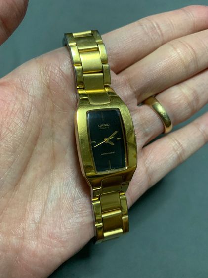 นาฬิกา Casio LTP-1165 ของแท้ (มือสอง)  หน้าปัดสีดำ สายสแตนเลสสีทอง ขนาดหน้าปัด 21 mm.