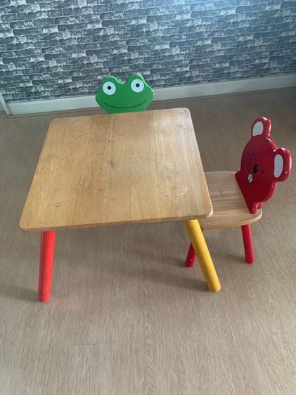 โต๊ะเก้าอี้ไม้