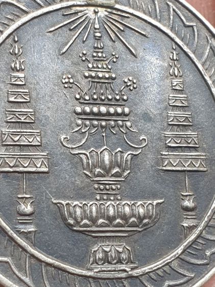 เหรียญพระราชทานจักรมาลา สมัยรัชกาลที่ 5 "เนื้อเงิน" สร้างปี 2412 อายุ138ปี มีหูเดิมๆ รูปที่ 9