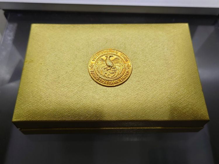 เหรียญกาหลั่ยทอง พระแก้ว 3 ฤดู ที่ระลึกเปิดสำนักงานใหญ่ ธนาคารกรุงไทย (หลวงปู่ดู่ วัดสะแก อธิษฐานจิต) พ.ศ.2525 พร้อมกล่องเดิมๆ รูปที่ 8