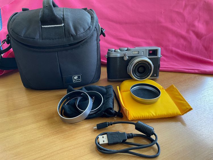 กล้อง Fuji X100s พร้อม Lens Hood และ กระเป๋า