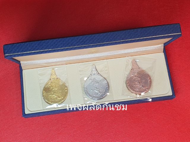 เหรียญพระมหาชนก พิมพ์ใหญ่ รุ่นแรก ปี 2539
ชุดทองคำ นาก เงิน  รูปที่ 8