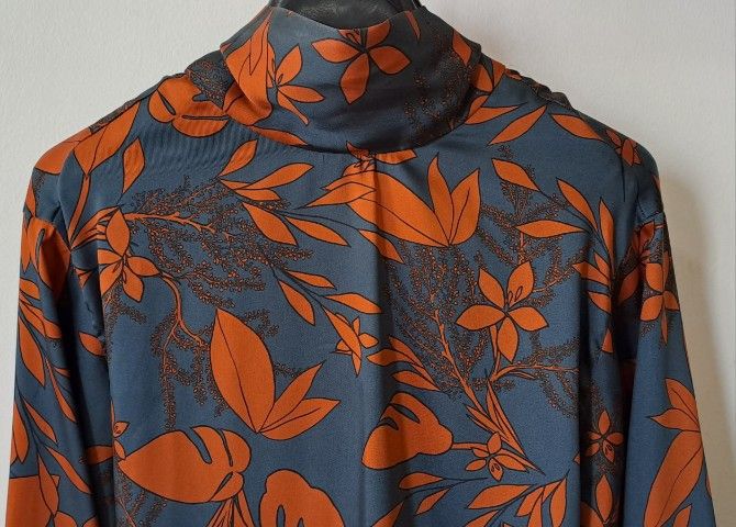 ส่งต่อเสื้อ Zara ผ้าซิลค์ซาติน รูปที่ 2