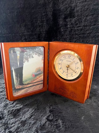Laser Clock Book Citizen นาฬิกาในกล่องไม้ฉลุลาย ดีไซน์รูปหนังสือ รูปที่ 2