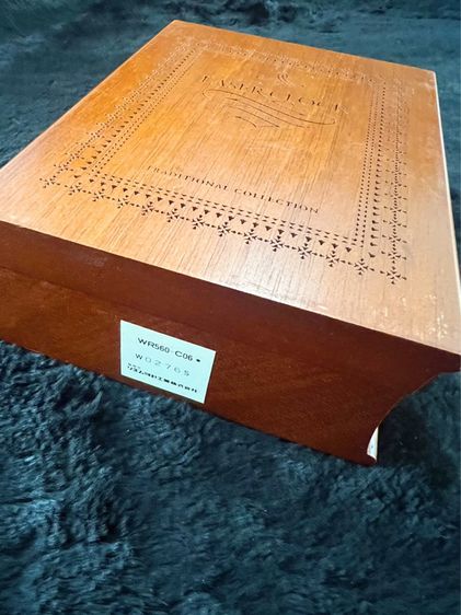 Laser Clock Book Citizen นาฬิกาในกล่องไม้ฉลุลาย ดีไซน์รูปหนังสือ รูปที่ 4