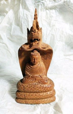 พระปางนาคปรกแกะจากเนื้อไม้หน้าตัก ๒ นิ้วครึ่ง รูปที่ 2