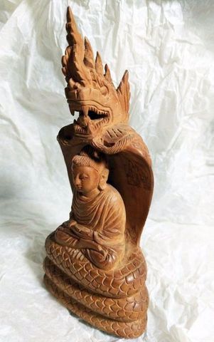 พระปางนาคปรกแกะจากเนื้อไม้หน้าตัก ๒ นิ้วครึ่ง รูปที่ 5