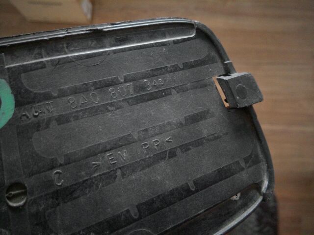 ไฟท้ายดวงนอกหลังซ้าย Audi A80 ปี 92-95 ของแท้ HELLA ผลิต เก่านอกสภาพสวยมีตำหนิจากการขนส่งนิดหน่อย และฝาพลาสติกปิดช่องในกันชนหน้าข้างซ้าย รูปที่ 10