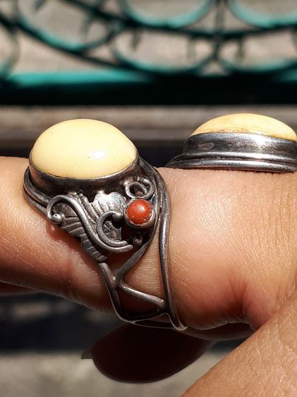 แหวนเงิน 2 หัวไขว้ เงินแท้ มีน้ำหนัก ขนาดกลาง งานมือ Hand Made ศิลปะอย่างเทห์ สภาพสวย สมบูรณ์ หายาก แหวนเงิน 2 หัวไขว้ หัวสีน้ำผึ้ง ฉ่ำ เก่า รูปที่ 2
