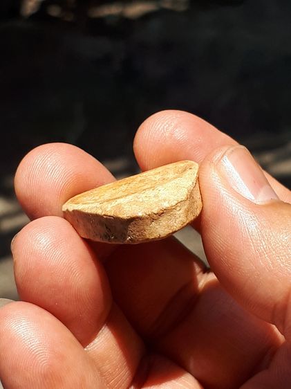 พระกรุวัดเงิน คลองเตย พิมพ์สังกัจจายน์ ไม่มีหู เนื้อผง สร้างยุครัตนโกสินทร์ตอนต้น พิมพ์คมชัด พระเนื้อจัด มีความแกร่งแน่น หนึกนุ่ม ผิวขององค์ รูปที่ 6