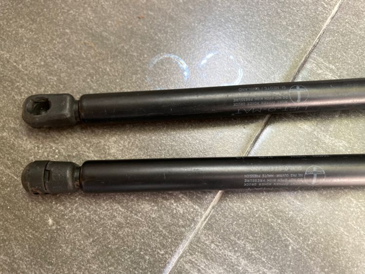 กระจังหน้า Jaguar XJ40 , โช๊คฝาโปรงหน้า , แผ่นปิดข้างคอนโซล ของแท้ มือสอง รูปที่ 11