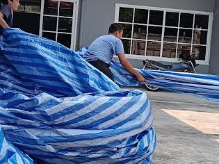   ผ้าบลูชีทรับตัดเย็บทุกขนาด 0817354812 ผ้าใบ ผ้าฟาง รับเจาะตาไก่ได้ถี่ตามที่ต้องการ ตัดแบ่งขายถูกๆ     ผ้าใบพลาสติก PEเนื้อเหนียวหนา ใช้งา รูปที่ 18