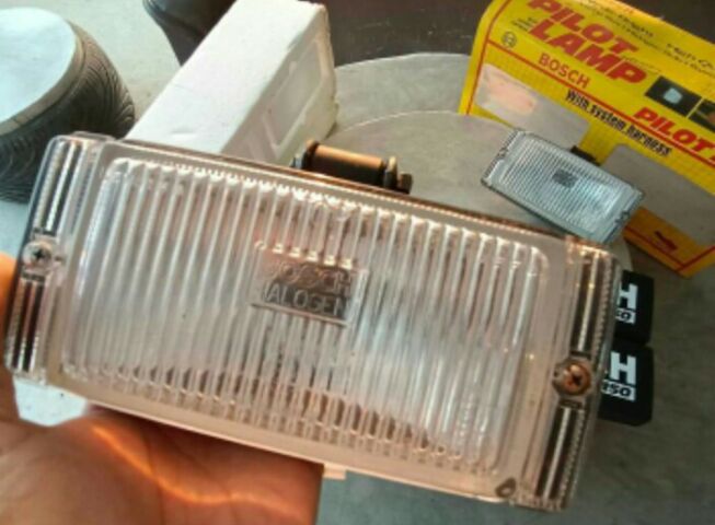 ไฟตัดหมอก BOSCH PILOT 150 พร้อมหน้ากากครอบเลนน์ หายาก ยกเซ็ทเป็นของใหม่ มาพร้อมกล่องและชุดติดตั้ง สำหรับชุดแต่ง BENZ AMG Ver1 190E และ W124  รูปที่ 2