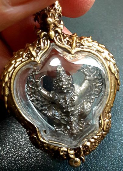 ครุฑครูบาอริยชาติ เลี่ยมพร้อมใช้ เนื้อบรอนซ์ กรอบบรอนซ์ รูปที่ 5