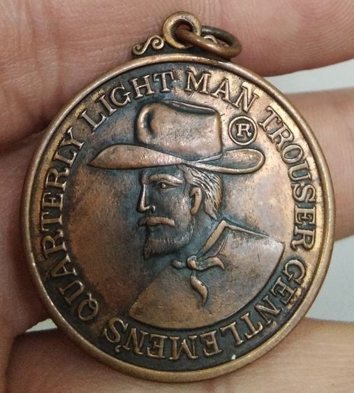75327-เหรียญที่ระลึกเนื้อทองแดง 2 หน้า GENTLEMENS  QUARTERLY LIGHT MAN TROUSER คาวบอยโบราณเท่ห์ๆค่ะ รูปที่ 5
