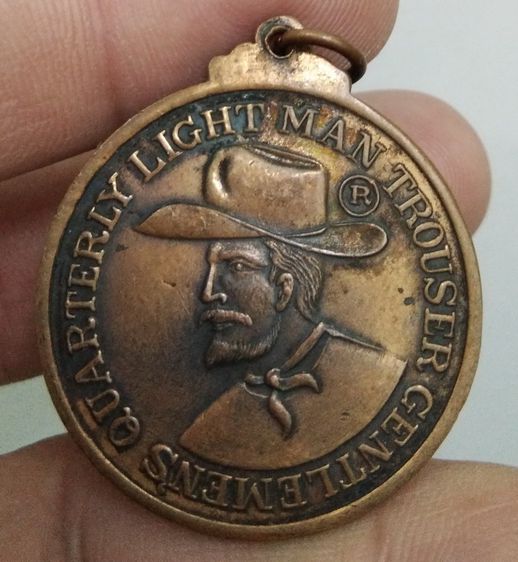 75327-เหรียญที่ระลึกเนื้อทองแดง 2 หน้า GENTLEMENS  QUARTERLY LIGHT MAN TROUSER คาวบอยโบราณเท่ห์ๆค่ะ รูปที่ 9
