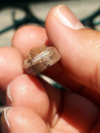 พระพุทธ 25 ศตวรรษ เนื้อดินแร่ ปี 2500 ผิวสองสี หน้าตาติดชัด พระสวยงาม คมชัด สภาพสวยเก่า เดิมๆ ไม่แข็งกระด้าง ผิวเดิมๆ เก่าตามธรรมชาติ เป็นพร รูปที่ 7