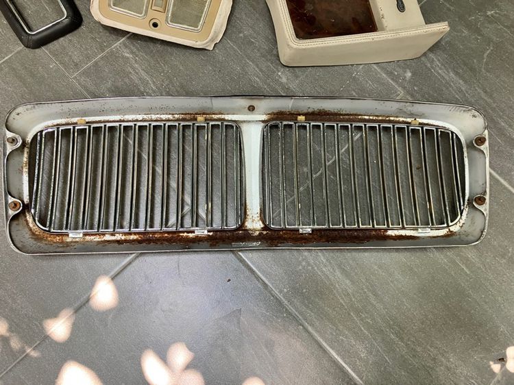 Daimler Jaguar XJ40 XJ6 กระจังหน้า โช๊คฝาโปรง คอนโซล ลายไม้ ไฟเพดาน ของแท้  รูปที่ 13