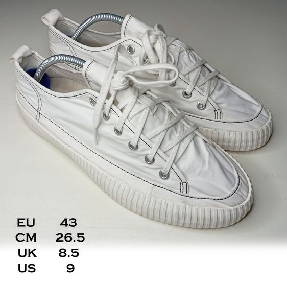 UK 9 | EU 43 1/3 | US 9.5 รองเท้าผ้าใบเกาหลี No.43 สีขาว มือสอง