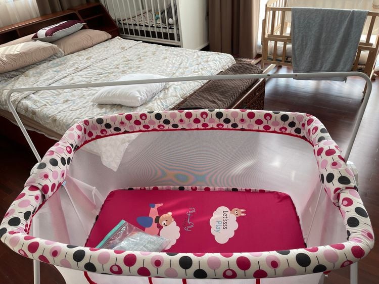 อุปกรณ์สำหรับเด็กและทารก เปลไกวพร้อมมุ้งโปร่ง สีชมพูสดใส ขนาดใหญ่ ใช้ได้จน 3 ขวบ เด็กเล็ก นอนได้ คู่น