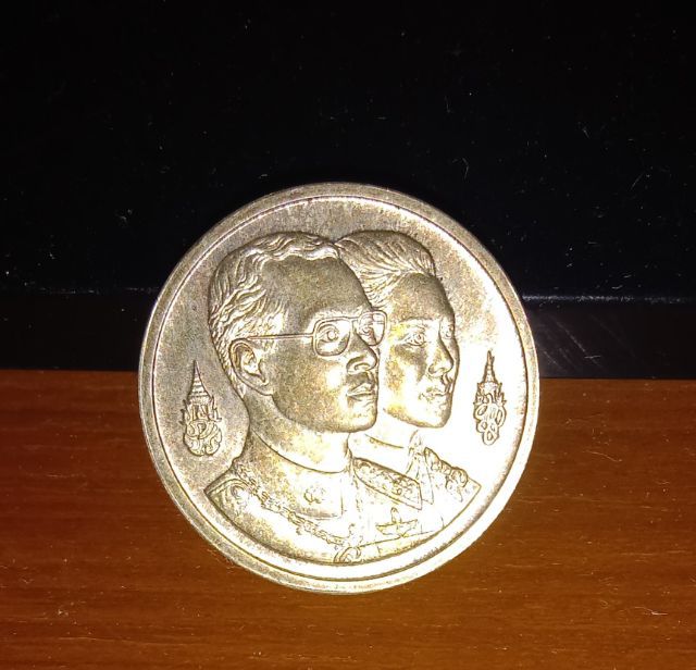 เหรียญที่ระลึกเฉลิมพระชนพรรษา 60 พรรษา ร.9 กองทัพอากาศ สร้าง