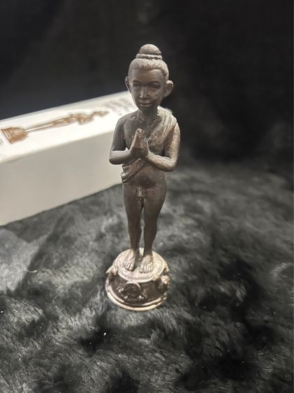 องค์บูชา 5 นิ้ว ไอ้ไข่​เด็กวัดเจดีย์​ รุ่นสรงน้ำ​ 63​ ลอยองค์ เนื้อโลหะทองแดงรมดำ   รูปที่ 6