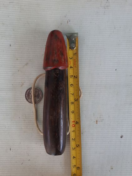 ปลัดขิก ขนาด 4 นิ้ว จารมือ และยันต์วงกลม เนื้อไม้ มีรู แห้ง เก่า แท้ ทาสีแดง ไม่รู้ที่ ปลัดขิก ว่ามีพุทธคุณด้านใดนั้นอาจจะกล่าวได้ขึ้นอยู่กั รูปที่ 10