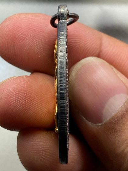 เหรียญหลวงพ่อคูณ ปี 19 หน้ากากทอง พร้อมกล่อง รูปที่ 5