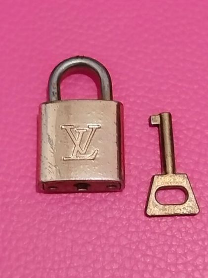 กุญแจล็อคกระเป๋าเดินทาง Louis Vuitton