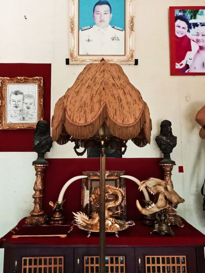 งานฝรั่งเศส โคมไฟหลุยส์เก่าโบราณเนื้อทองเหลืองโป๊ะผ้าแท้เดิมสภาพเยี่ยม รูปที่ 9