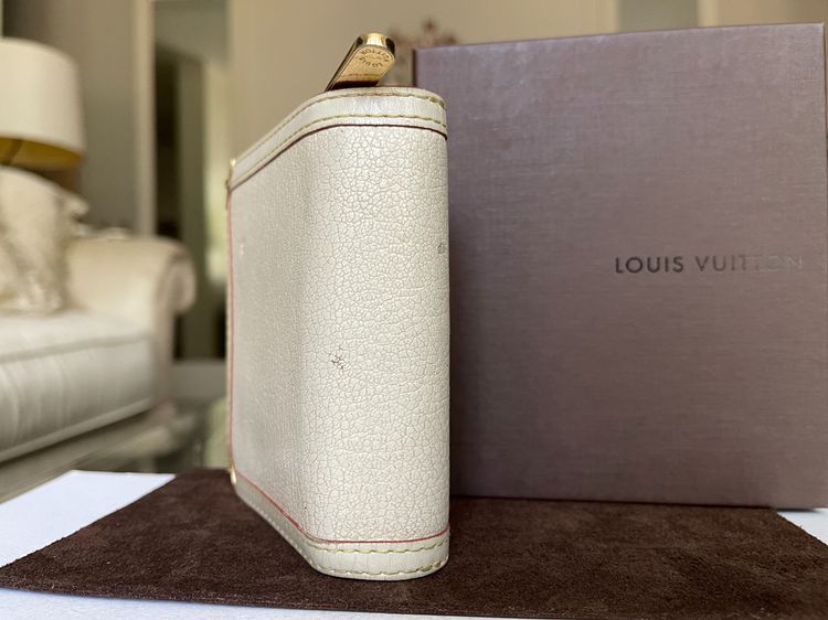 Louis Vuitton แท้ กระเป๋าสตางค์แบบ Compact Zip หนังแท้ Suhali สี offwhite สภาพดีครับ+++  รูปที่ 4