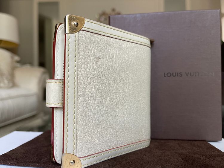 Louis Vuitton แท้ กระเป๋าสตางค์แบบ Compact Zip หนังแท้ Suhali สี offwhite สภาพดีครับ+++  รูปที่ 3