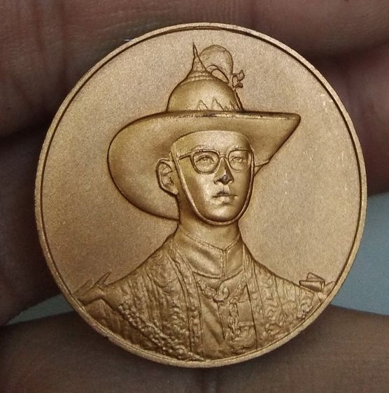75197-เหรียญที่ระลึก ในหลวง ร.9 มหามงคลเฉลิมพระชนมพรรษาครบ 6 รอบ (5 ธันวาคม 2542) เนื้อทองแดงซาติน ขนาดสูง 3ซม รูปที่ 2