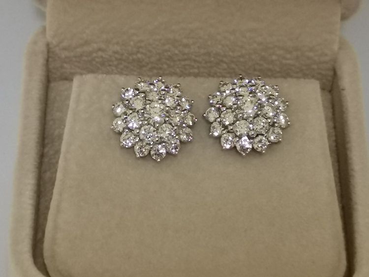 (129) ต่างหูเพชรพุ่ม ฝังเพชรทั้งหมด 2.06 กะรัต  รูปที่ 2