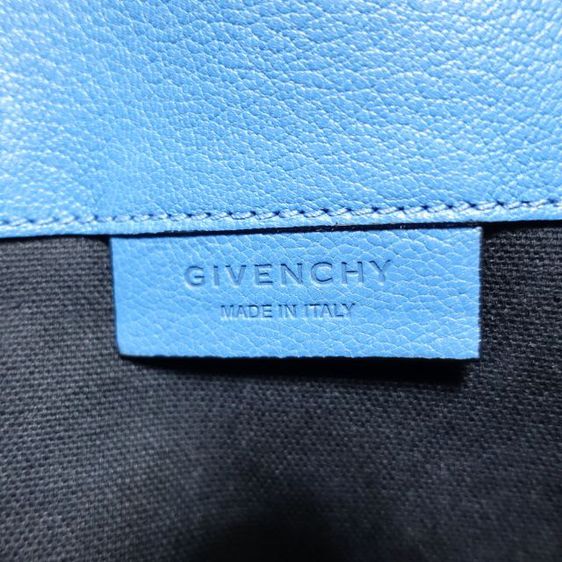 Used GIVENCHY
" Tri Color Leather Antigona Envelope Clutch " รูปที่ 3