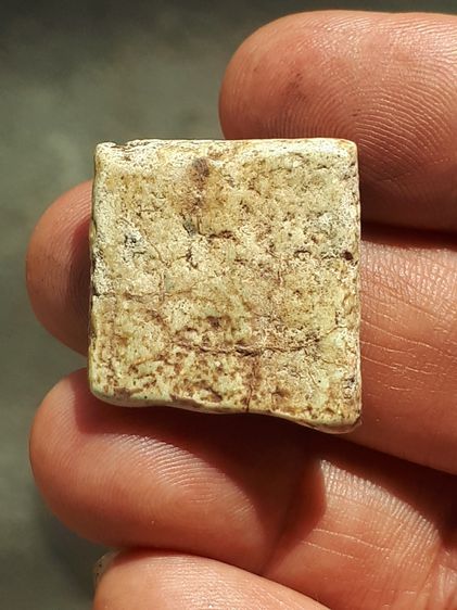 ชิ้นส่วน พระสมเด็จ บางขุนพรหม พิมพ์หูยานฐานแซม หักครึ่ง ไม่โดนองค์พระ ชิ้นกะทัดรัด เนื้อมีมวลสาร และคราบกรุ ดูง่าย เก่า แท้ หายากมากๆ รูปที่ 2