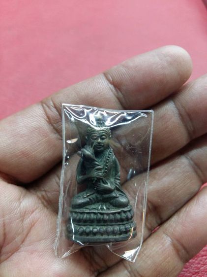 พระชัยวัฒน์ท่านเจ้ามา วัดสามปลื้มหรือวัดจักรวรรดิราชาวาส พิมพ์ฐานสูง ขี้เบ้าเดิมตามซอกองค์พระ ดูง่าย พุทธคุณครบเครื่องด้านเมตตา แคล้วคลาด  รูปที่ 12