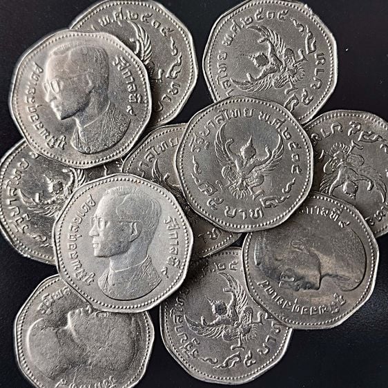 เหรียญไทย เหรียญ 5 บาท 9 เหลี่ยม หลังพระครุฑพ่าห์ 2515 ผ่านใช้ (เหรียญครุฑเก้าเหลี่ยม) คัดสวย