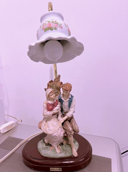 Antique  figurine table lamps  งานแบรนด์ยุโรปนำเข้า  โคมไฟ รูปปั้นคู่รักกำลังพรอดรัก  รูปที่ 2