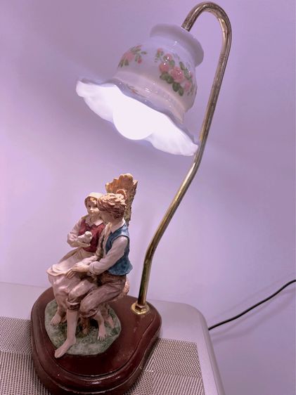Antique  figurine table lamps  งานแบรนด์ยุโรปนำเข้า  โคมไฟ รูปปั้นคู่รักกำลังพรอดรัก  รูปที่ 5